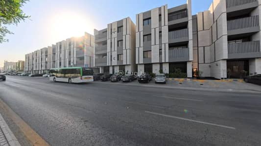 3 Bedroom Apartment for Rent in East Riyadh, Riyadh - Unfurnished Apartment with spacious rooftop - Al Rawdah district