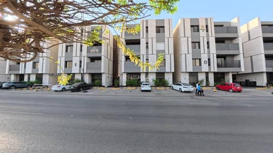 3 Bedroom Flat for Rent in East Riyadh, Riyadh - Unfurnished Apartment with spacious rooftop - Al Rawdah district