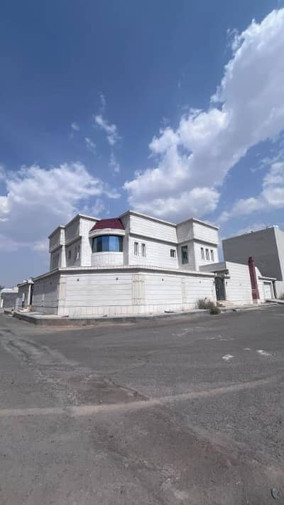 7 Bedroom Villa for Sale in Al Khadraa, Madina - Luxury villa for sale