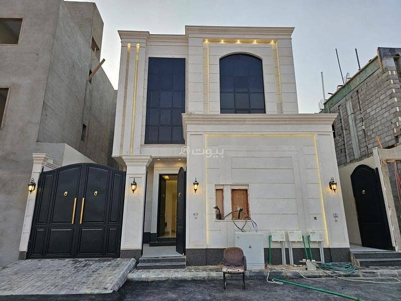 For sale, an excellent ground floor in the Al-Mu'ayzil neighborhood.