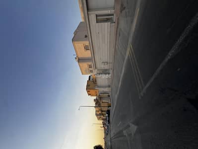 8 Bedroom Villa for Sale in South Riyadh, Riyadh - Residential villa (two separate floors and an apartment) for sale - Al-Badr neighborhood
