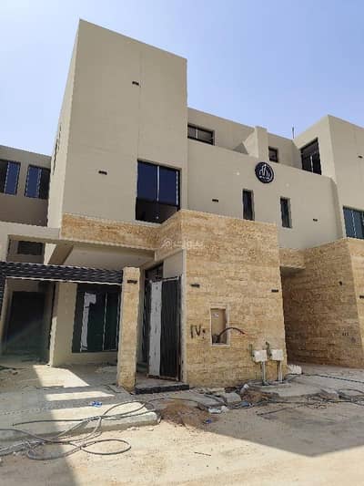 دور 5 غرف نوم للبيع في شرق الرياض، الرياض - للبيع دور ارضي تاون هاوس بحي الرمال