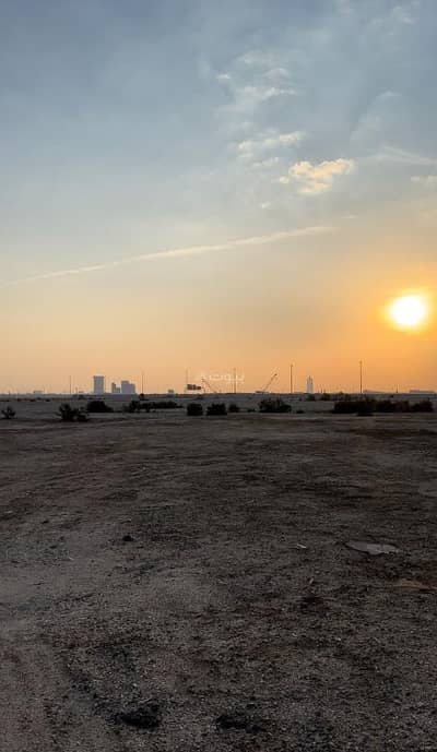 Residential Land for Rent in North Jeddah, Jeddah - Commercial land for rent, enclosed, with an area of 48,000 m².