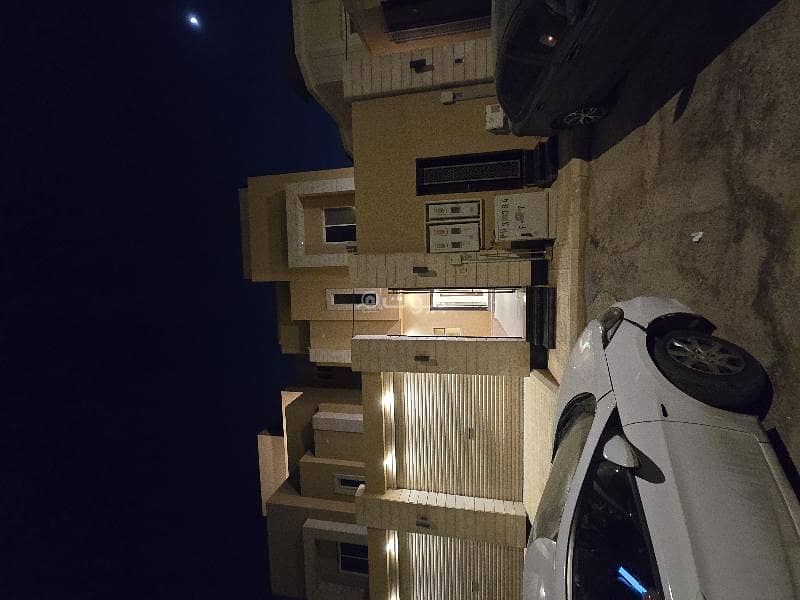 For rent: an upper floor with a shared entrance, consisting of three bedrooms, a lounge, a dining area, a living room, and a kitchen with installed air conditioners. The price is 65,000.