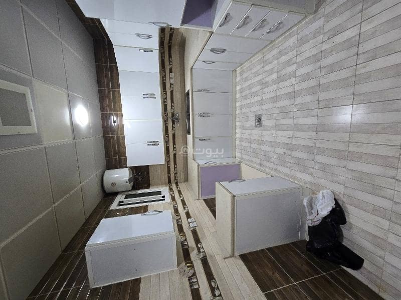 For rent, an apartment in Al-Wadi neighborhood consisting of three bedrooms, a sitting room, a living room, three bathrooms, a kitchen, and installed