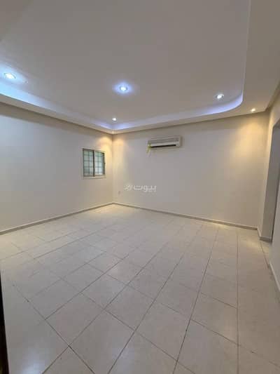 فلیٹ 5 غرف نوم للايجار في شمال الرياض، الرياض - For rent, an apartment in a building in Al-Sahafa district consisting of three bedrooms, a living room, a dining room, a maid's room, a kitchen, and i