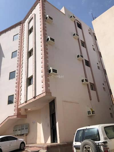 11 Bedroom Residential Building for Sale in Al Dhahirah, Madina - A building near the Haram