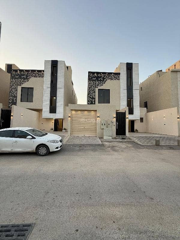 شقه مع السطح حي الرمال تنال موقع ممتاز بالقرب من جميع الخدمات والطرق الرئيسيه