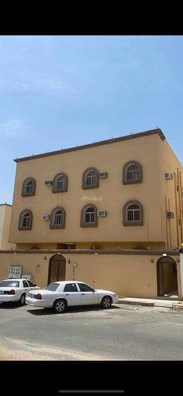 Residential Building in Sultanah District 4 bedrooms 18000 SAR - 87752312