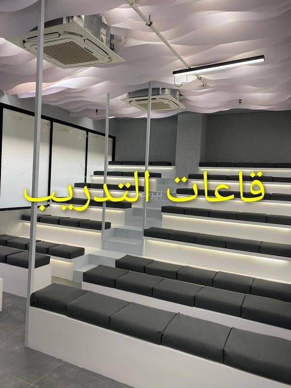 مكتب مؤثثه مستودعات مواقف سيارات قاعات تدريب واجتماعات ، الرياض