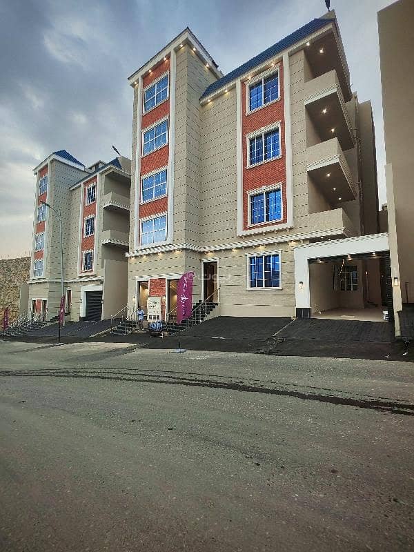 For sale: upper apartments with an area of 270 m² for 550,000 near Abha Airport.