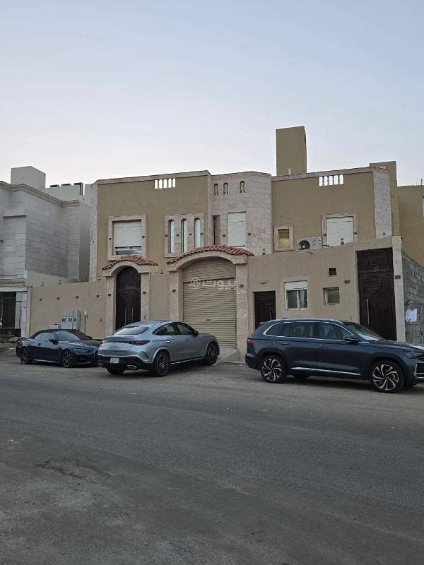 فيلا ومن الخلف ثلاث شقق للبيع في جدة حي الشراع
