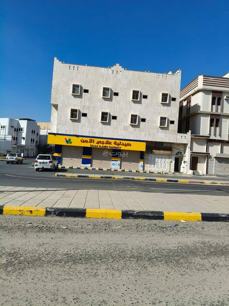 عمارة تجارية وسكنية للبيع في موقع مميز بخميس مشيط – حي الصقور