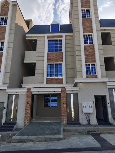 3 Bedroom Floor for Sale in Al Ma arid District, Khamis Mushait - House For Sale in Khamees Mushait, Asir