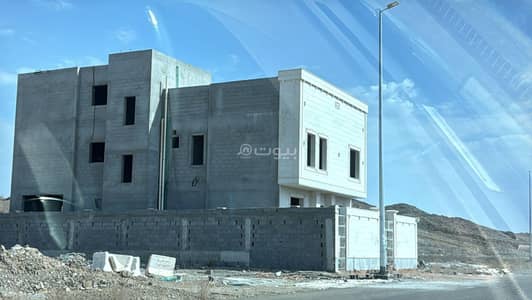 5 Bedroom Villa for Sale in Tayba, Madina - Villa for sale with some finishing touches remaining.