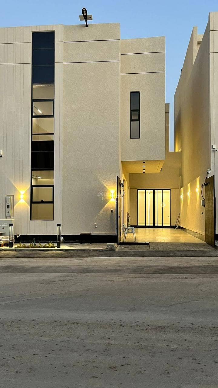 Villa consisting of 6 bedrooms for sale in Al Mahdiya
