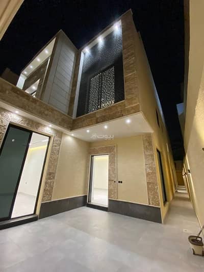 6 Bedroom Villa for Sale in East Riyadh, Riyadh - Villa with a staircase and two apartments for sale