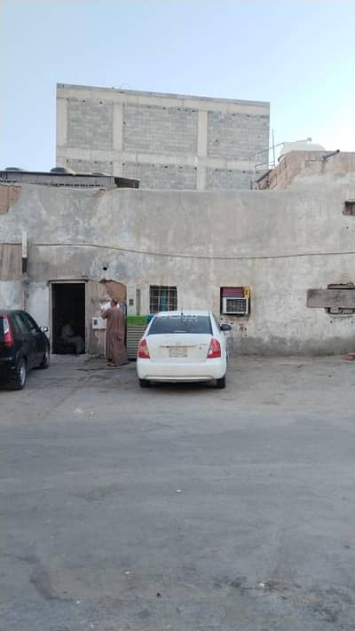 3 Bedroom Floor for Sale in Central Riyadh, Riyadh - Traditional house for sale