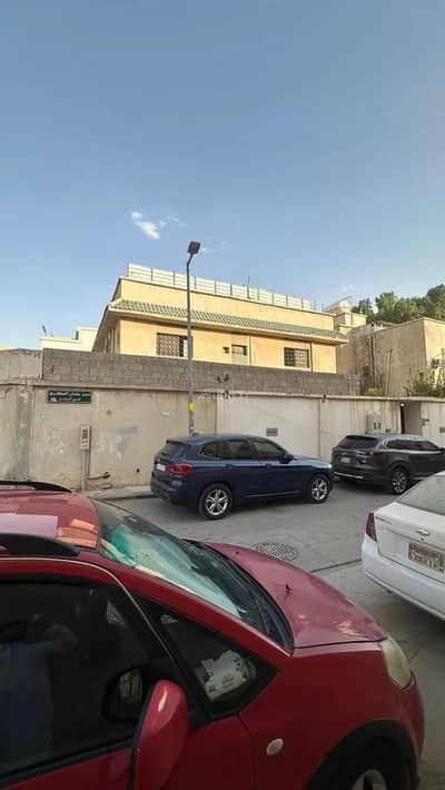 10 Bedroom Residential Building for Sale in Central Riyadh, Riyadh - Corner Villa for Sale – Al-Malaz District, Riyadh