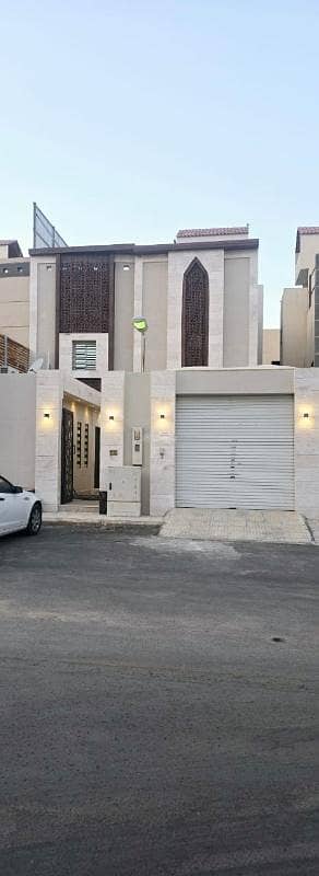 فیلا 7 غرف نوم للبيع في غرب الرياض، الرياض - فيلا للبيع درج داخلي 300 متر جنوبي شلرع 20