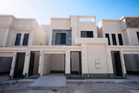 9 Bedroom Villa for Sale in East Riyadh, Riyadh - Villa with internal stairs + apartment for sale in Al-Janadriyah neighborhood, Riyadh