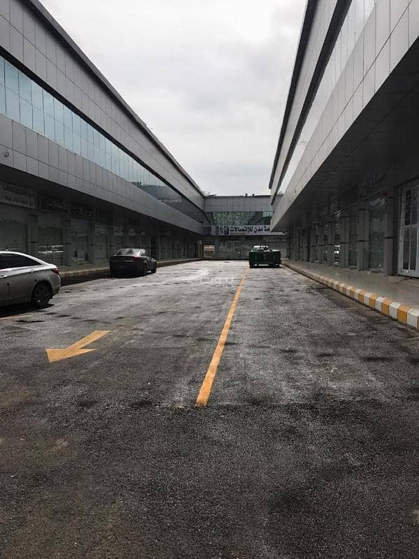 Offices for rent Modern offices for rent in East Riyadh on Prince Saad bin Abdulrahman Al Awal Street (Al Maih Road) with a front on Talha bin Ubaidul