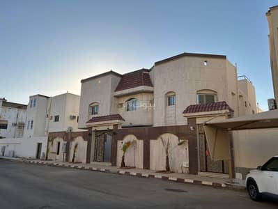 فیلا 9 غرف نوم للبيع في الخالدية، المدينة المنورة - فيلا تشطيب فاخر درج داخلي حي الخالدية