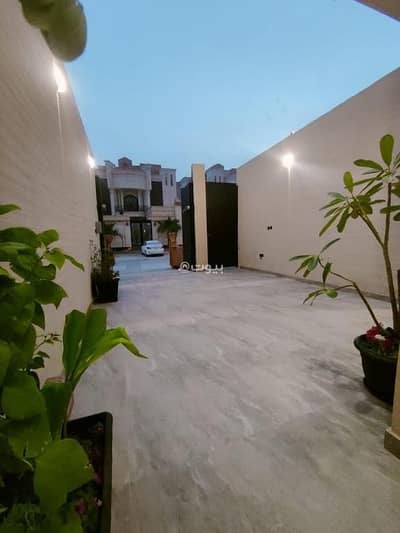 3 Bedroom Floor for Sale in East Riyadh, Riyadh - Ground floor for sale in the Qurtubah neighborhood, southern facing, 20m street