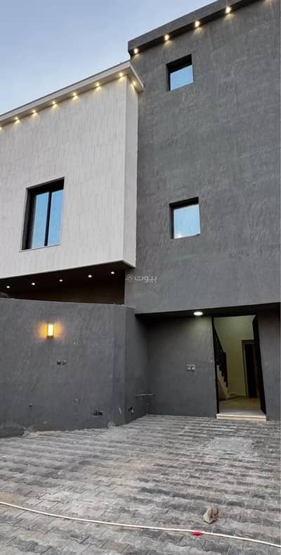 5 Bedroom Floor for Sale in South Riyadh, Riyadh - Floor For Sale in Okaz, Riyadh