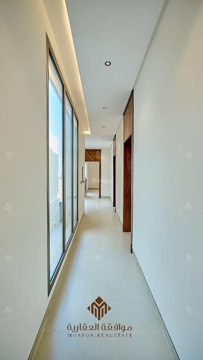 8 Bedroom Villa for Sale in West Riyadh, Riyadh - Villa consisting of 8 bedrooms for sale in Mahdia