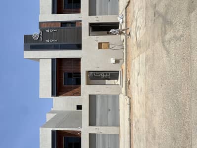 4 Bedroom Villa for Sale in East Riyadh, Riyadh - For sale, a villa with internal stairs and an apartment in Al-Munsiyah neighborhood, a prime location close to all amenities.