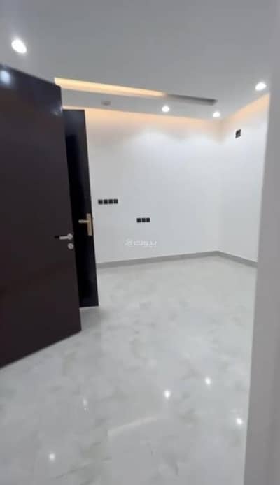 5 Bedroom Floor for Sale in East Riyadh, Riyadh - House for sale in Al Remal neighborhood