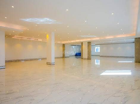 Floor in Al Rusayfah 300000 SAR - 87764462