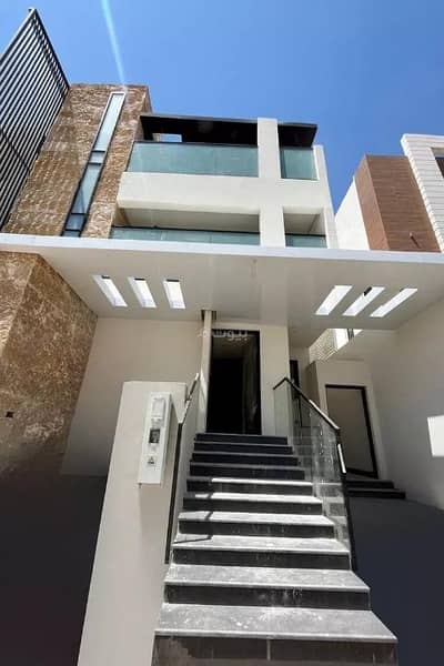 7 Bedroom House for Sale in North Riyadh, Riyadh - House for sale in Al Malqa, North Riyadh