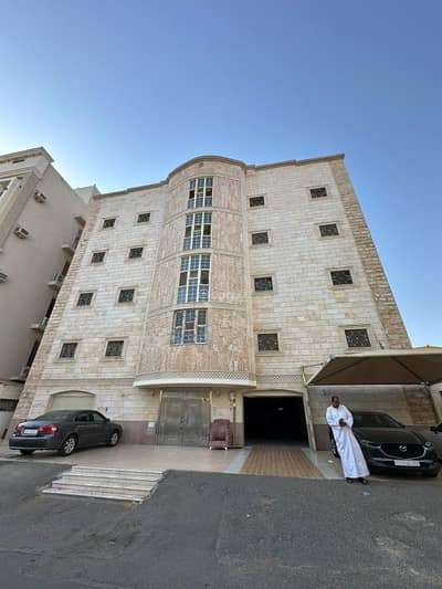 6 Bedroom Flat for Rent in North Jeddah, Jeddah - 6-room apartment with a living room for rent in Al-Nazhah, Jeddah