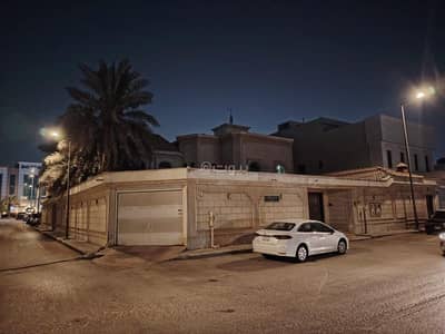 5 Bedroom Villa for Sale in East Riyadh, Riyadh - Used villa of 875 sqm for sale in Al Nahda neighborhood