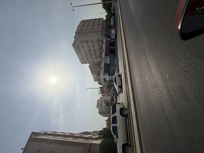 ارض سكنية  للبيع في شمال جدة، جدة - ارض تجاريه شارعين عباره عن مبنى قديم للبيع