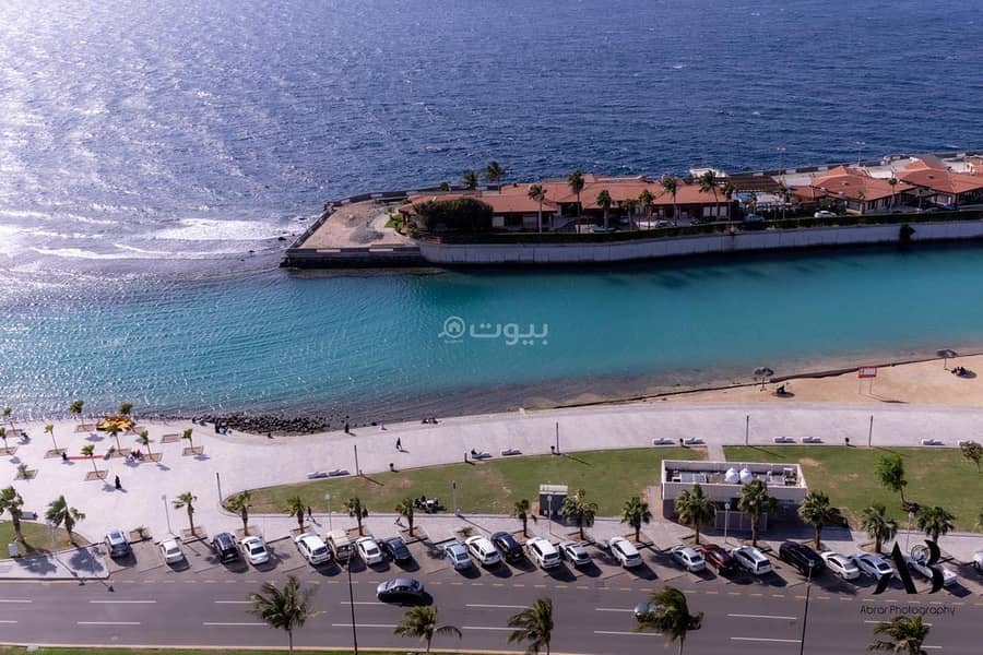 شقة فاخرة مفروشة للبيع مطلة على البحر