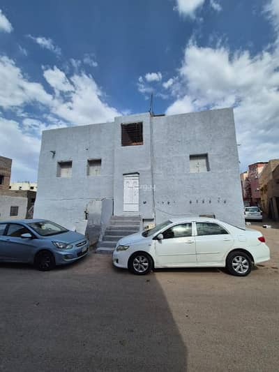 10 Bedroom Floor for Sale in Al Usayfirin, Madina - A house in Al-Asifrin near the Prophet's Mosque on 3 streets, fully renovated.