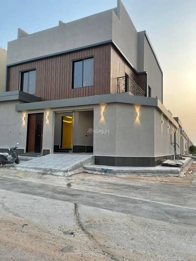 4 Bedroom Villa for Sale in East Riyadh, Riyadh - An internal staircase and an apartment for sale