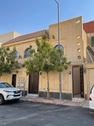 3 Bedroom Floor for Rent in North Riyadh, Riyadh - Apartment for rent with a roof - Al Malqa neighborhood