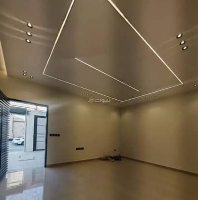 6 Bedroom Floor for Sale in West Riyadh, Riyadh - Floor For Sale in Al Uraija Al Gharbiyah, Riyadh