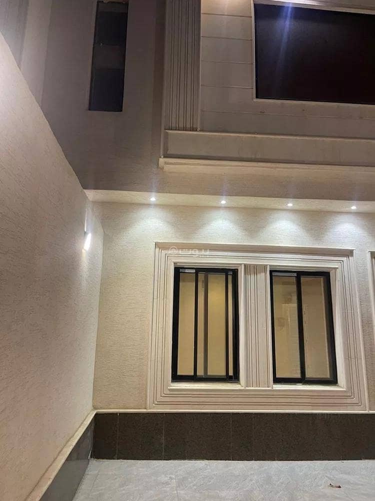 دور أرضي واسع للإيجار في طويق، الرياض