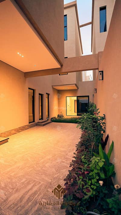 5 Bedroom Villa for Sale in West Riyadh, Riyadh - A luxurious apartment villa in the Al-Mahdiyah neighborhood