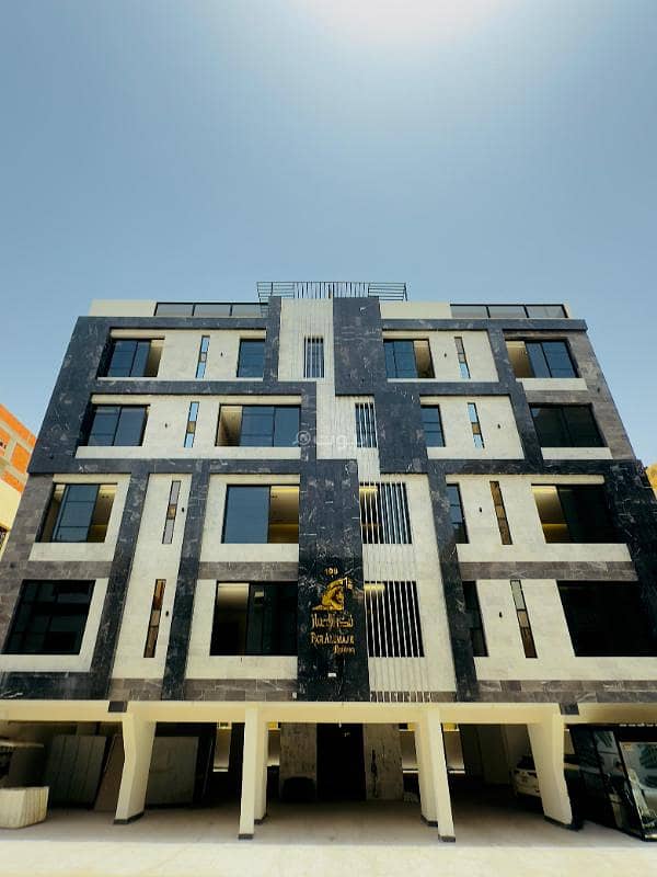 Rooftop ownership annex in Jeddah, Al Rawdah neighborhood, immediate clearance.