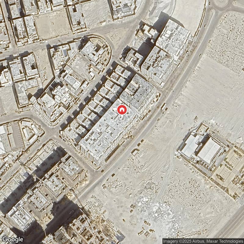 استوديو للإيجار في البحر، الخبر