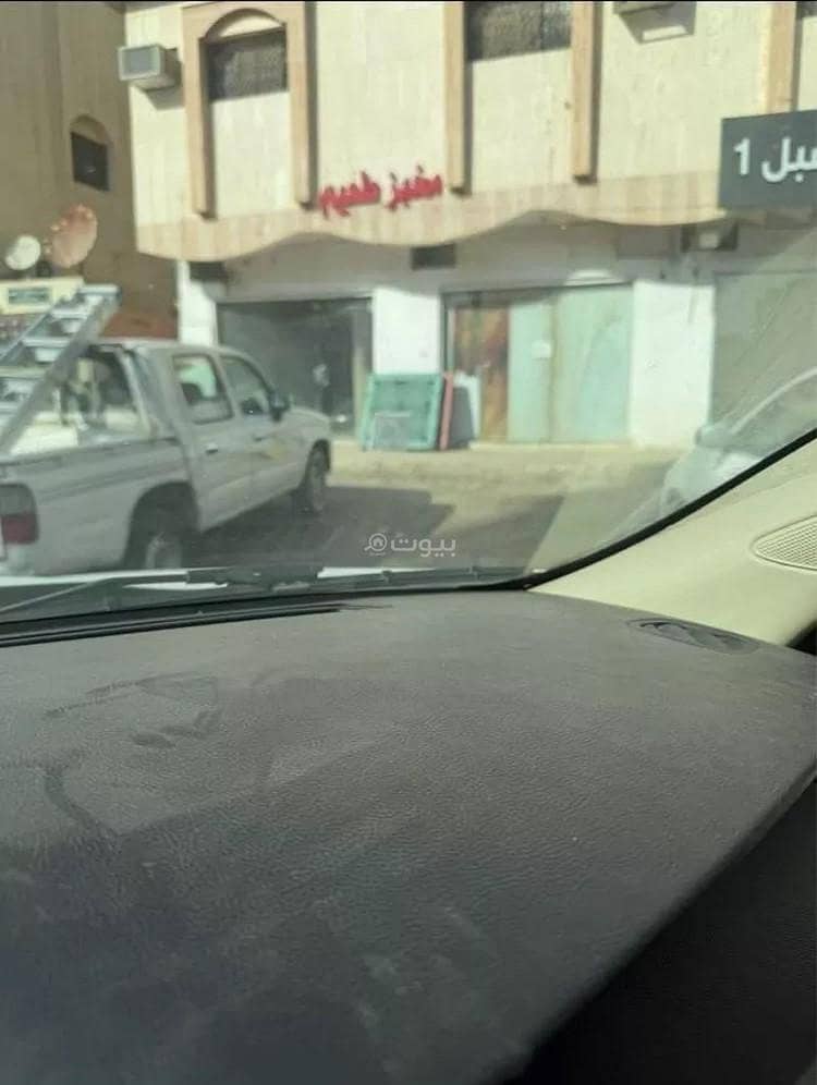 مبنى معرض للإيجار في الملك فيصل، الرياض