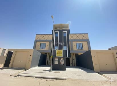 5 Bedroom Floor for Sale in South Riyadh, Riyadh - Upper floor with an annex for sale