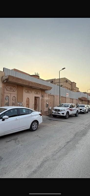 فیلا 8 غرف نوم للبيع في شرق الرياض، الرياض - للبيع فيلا قديمة بقيمة أرض