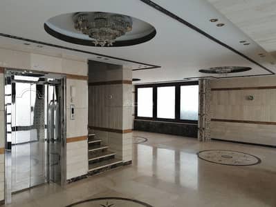 5 Bedroom Apartment for Rent in Central Jeddah, Jeddah - Luxury apartment with exceptional specifications in the upscale Al-Hamra neighborhood in Jeddah.